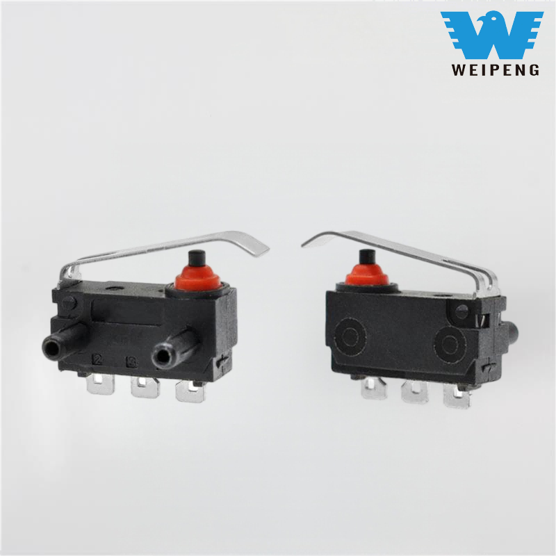 Hydraulinen lukko asennontappimikrokytkimellä ajoneuvon takaluukulle