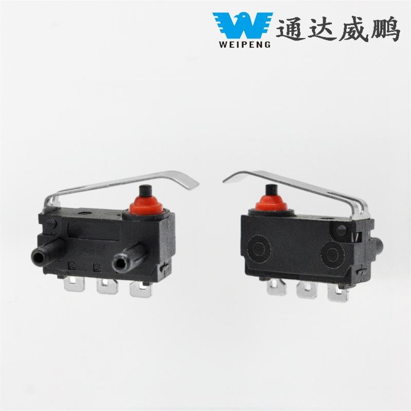 Pieni vedenpitävä mikrokytkin auton takaluukulle