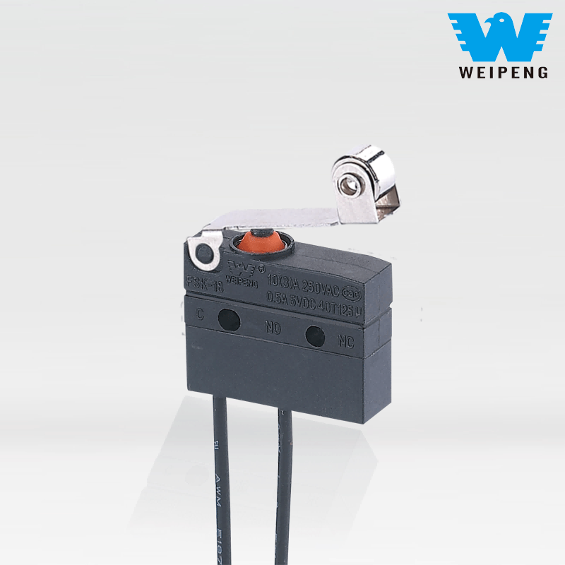 Vedenpitävä mikrokytkin johdoilla ja vivuilla